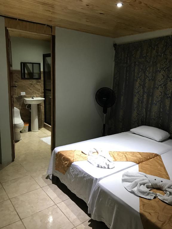 Manuel Antonio Hostel Resort Kültér fotó